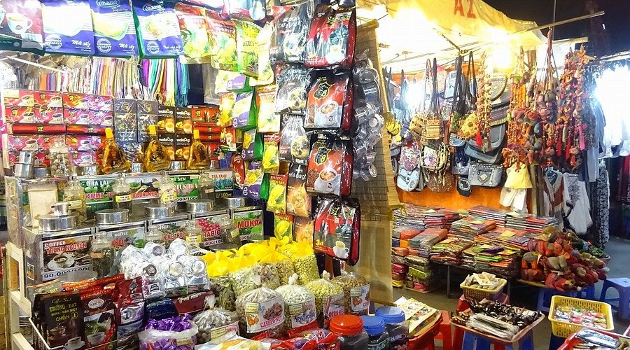 Shopping at Ben Thanh Market